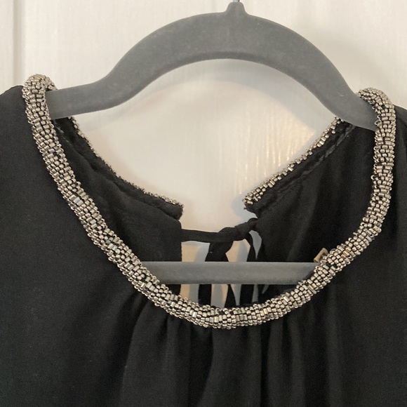 ⭐️ 3-$20 ⭐️ Classy beaded collar chiffon tank top - Picture 3 of 5